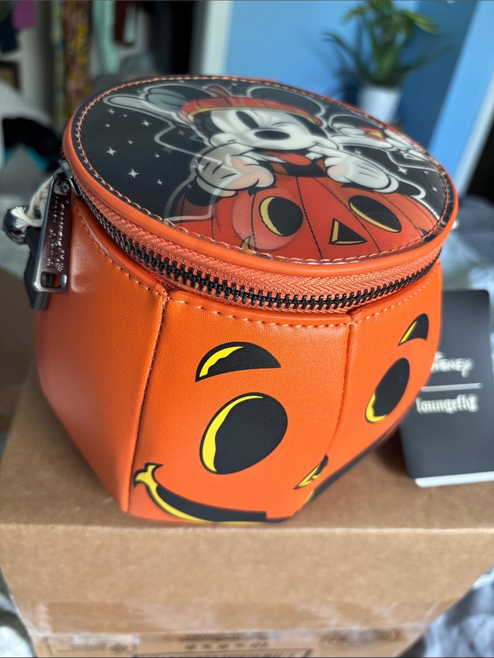 Loungefly Disney Mickey Minnie Mouse Pumpkin crossbody Bag Glows in Dark - Picture 2 of 8